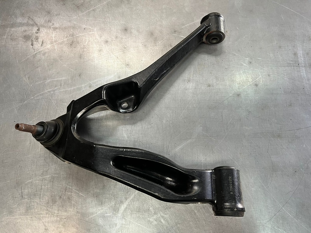 Tijereta inferior delant  Chevrolet Silverado 3500 01-06, Silverado 1500 HD Classic, 07 Silverado 2500 HD Classic, 01-06 Silverado 1500 HD, 01-07 Silverado 2500 HD, 01-04 Silverado 2500, 99-00 Silverado 2500 4WD, 02-02 6 Avalancha 2500, 07-10 Silverado 3500 HD, 07 Silverado 3500 Classic, 01-13 Suburban 2500, 00 Suburban 2500 4WD, 99-00 GMC Sierra 2500 4WD, 01-04 Sierra 2500, 01-06 Sierra 3500. 7 Sierra 35 00 Classic, 01-07 Sierra 2500 HD, 07-10 Sierra 3500 HD, 00 Yukon XL 2500 4WD, 01-13 Yukon XL 2500