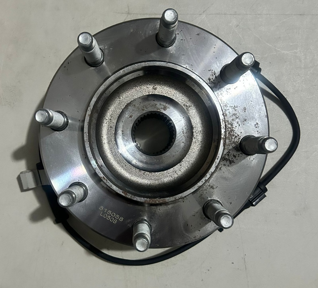 Bocina delantera para Chevrolet / GMC Silverado 2500 1999 al 2006 / Avalanche 2002 al 2006 / Suburban 2500 2000 al 2006 / Sierra 2500 1999 al 2006 / Yukon 2500 2000 al 2006 / Hummer H2 2003 al 2007