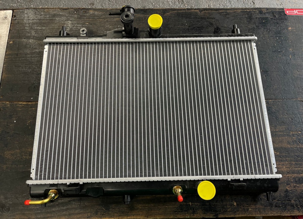 Radiador para Nissan Versa 2007 al 2011 ( transmisión automática)