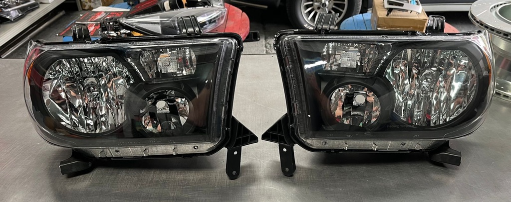Luces Delanteras Carcasa Negra Toyota Tundra 08/13
