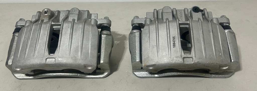 Calipers traseros para Chevrolet / GMC Avalanche / Silverado / Sierra 1500 2002 al 2006 / Suburban / Tahoe / Yukon 2000 al 2006