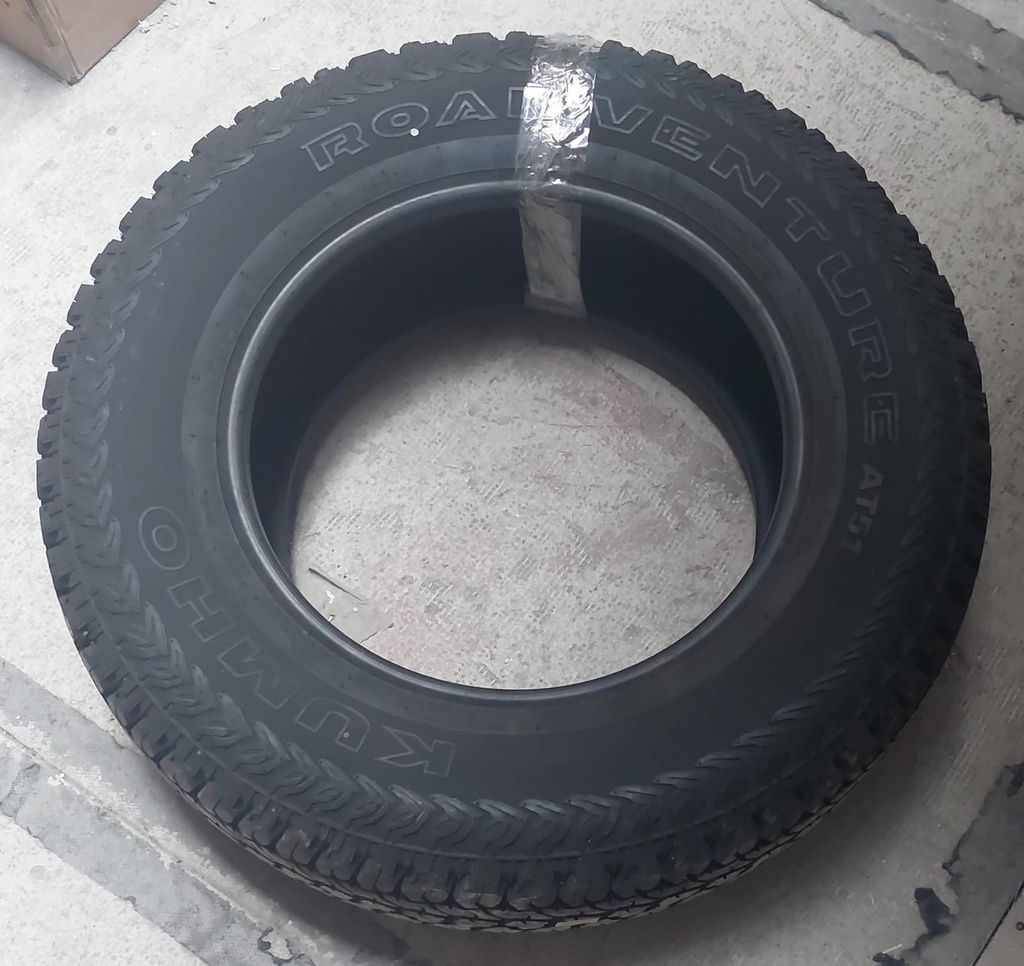 1 Llanta de kumho road venture at51 265/70 R18 124/121R