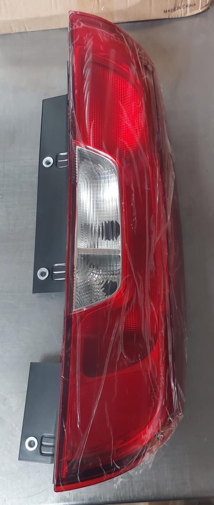 Luz tras dere para Dodge Promaster City 2015-2020