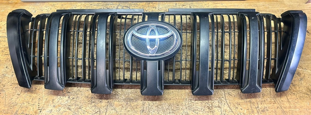 Parrilla Toyota LandCruiser Prado 2014 2017