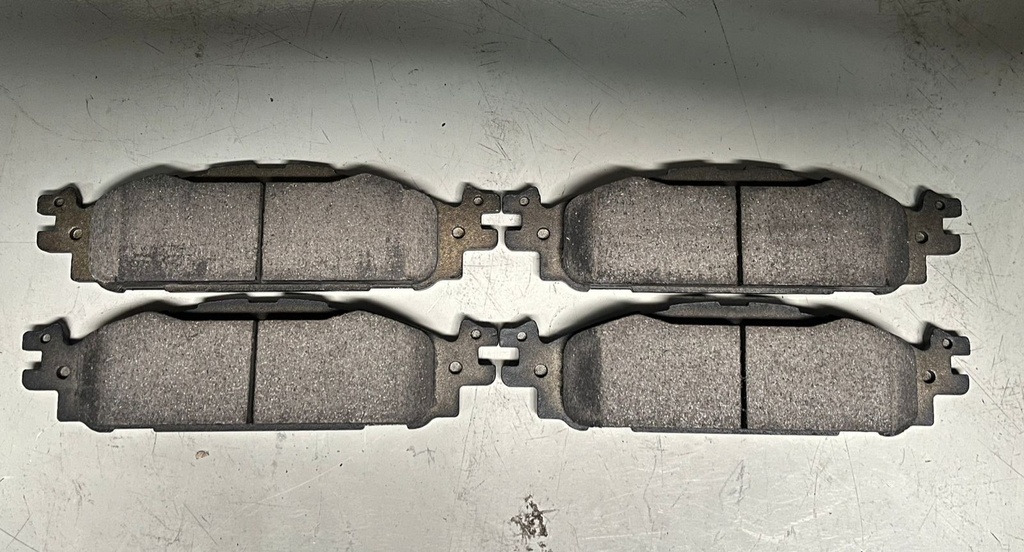 Pastillas Delanteras fibra carbon/ceramica Ford Explorer 2011-2019 / Flex 2011-2019 / Taurus 2011-2019 / Ranger XLT 2011.