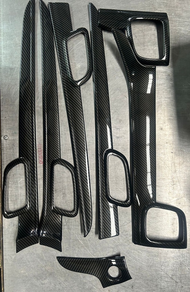 MOLDURAS PARA DASH EN FIBRA DE CARBONO JEEP GRAN CHEROKEE WK2 2011+