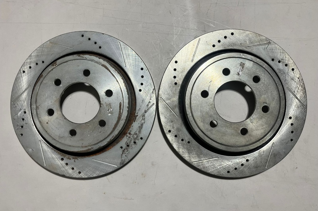 Disco trasero derecho ventilado perforado para Ford F-150 King Ranch 15-17