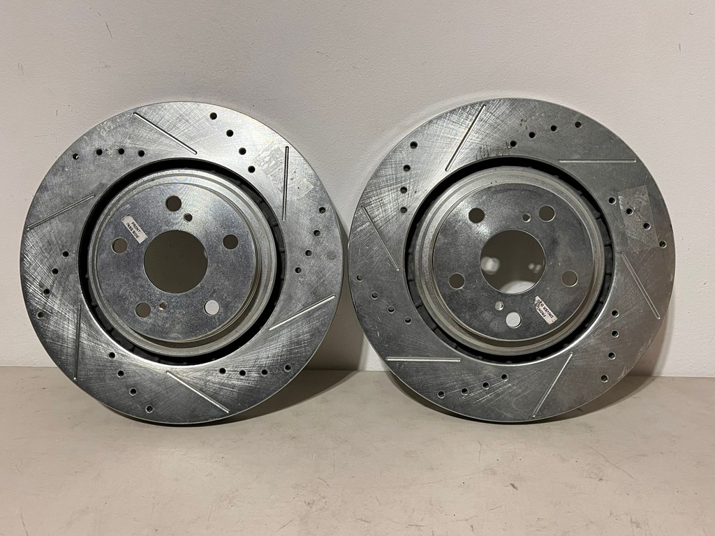 Discos Delanteros Perforados para Toyota Highlander 2008-2019 / Sienna 2011-2020 / Lexus RX350 2010-2015 / RX450H 2010-2015 / NX300 2018-2021.