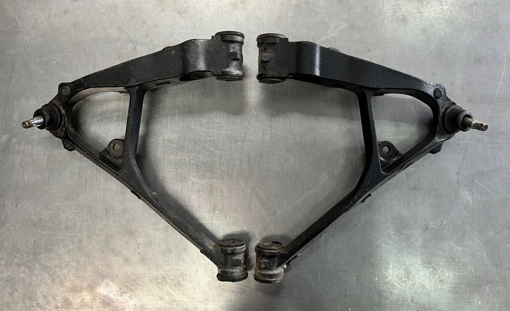 Tijeretas Delanteras Inferiores (USADAS) Chevrolet 4x4 Silverado Cheyenne 1999-2006 / Avalanche Z71 2002-2006 / Suburban 2000-2006