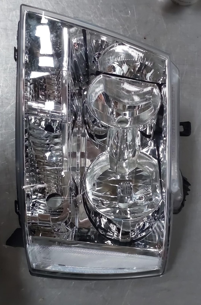 Luz delantera izquierda para Chevrolet Tahoe/Suburban/Avalanche 07-14