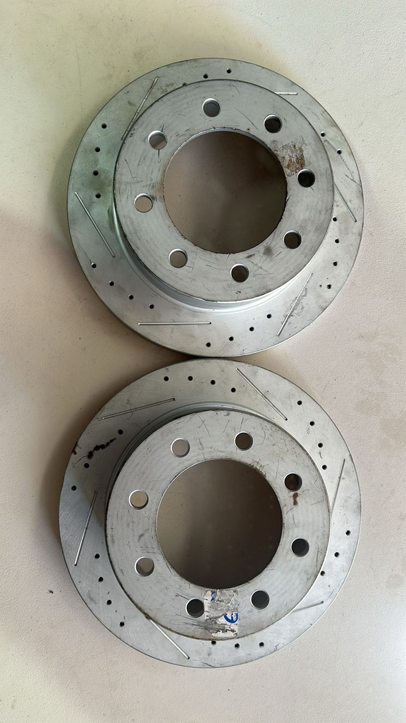 Discos traseros perforados ventilados Chevrolet 2500 1999 al 2004