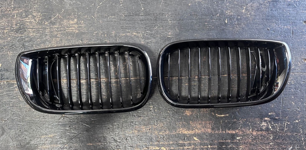 Parrillas Delanteras BMW E46 3 Series 2002-2005.