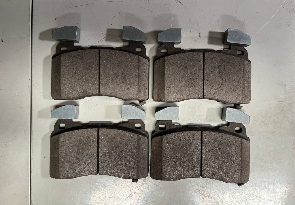 Pastillas Delanteras Fibra Carbon/Ceramica Chevrolet Camaro LT / SS 2016 / 2023 / Corvette C7 Stingray 2014-2019.