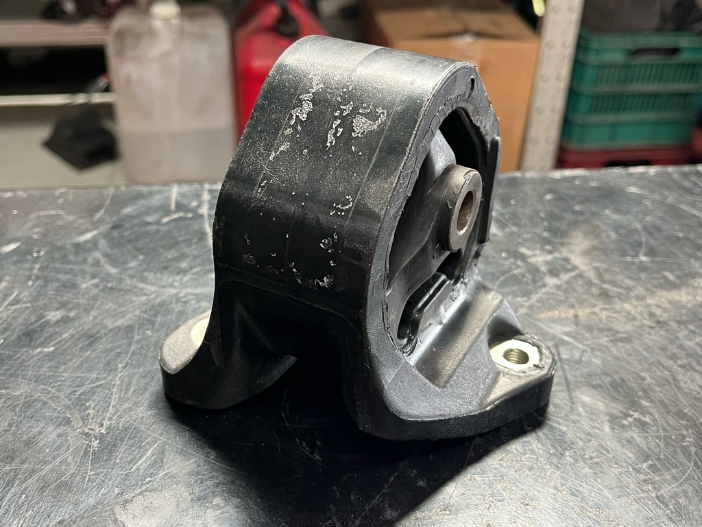 Soporte de Motor Trasero Honda CR-V 2.4L 2002-2006 / Honda Element 2.4L 2003-2011.