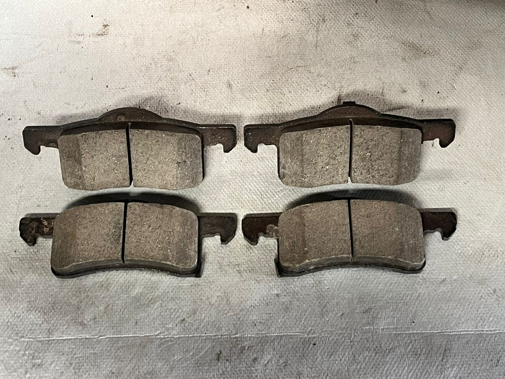 Pastillas de freno traseras para Ford Expedition/Lincoln Navigator 2003-2006