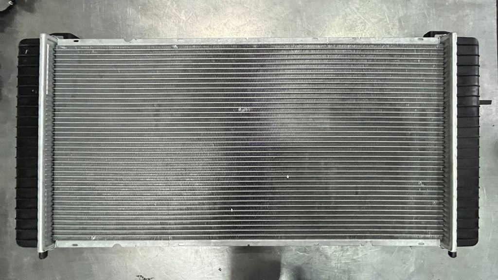 Radiador para Chevrolet Silverado/Avalanche/Tahoe/Suburban 4.3L 4.8L 5.3L 6.0L 6.2L 1999-2013