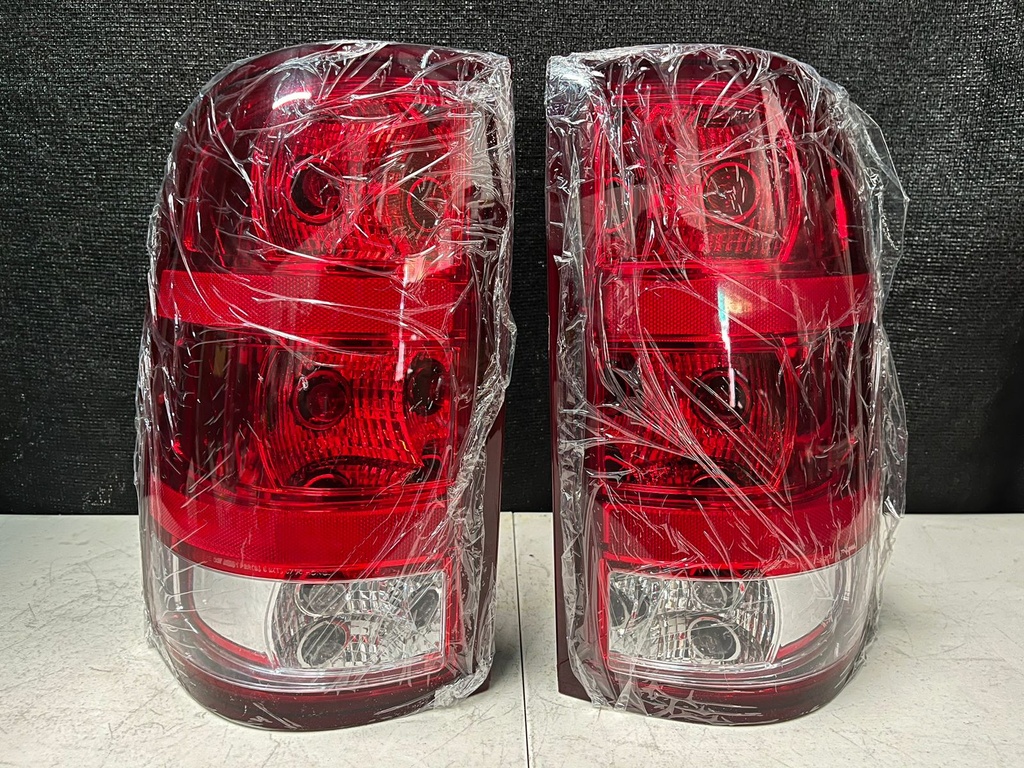 Luces Traseras con Arnés de Cableado GMC Sierra 1500 / 2500 / 3500 2007-2013.