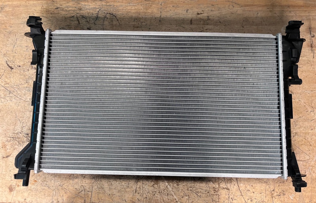 Radiador de 1 Fila Ford Focus 2.0L 2000-2004 / Focus 2.3L 2005-2007.