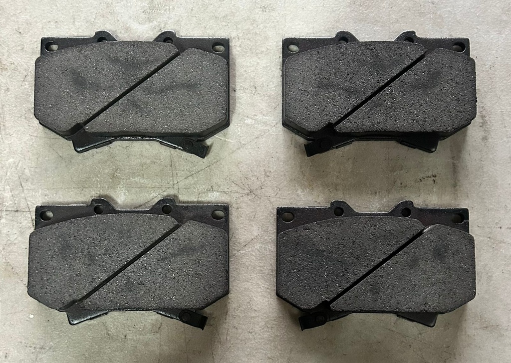 Pastillas delanteras semi metálicas para Toyota 4Runner 2003 al 2009 / FJ Cruiser 2007 al 2014 / Sequoia 2001 al 2007 / Tacoma 2005 al 2024 / Tundra 2000 al 2006