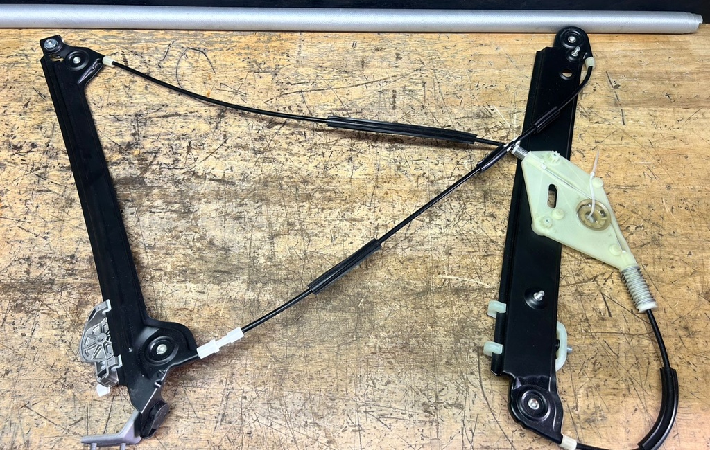 Maquinja de ventana delanmtera izquierda para BMW 128i/135i 2008-2013