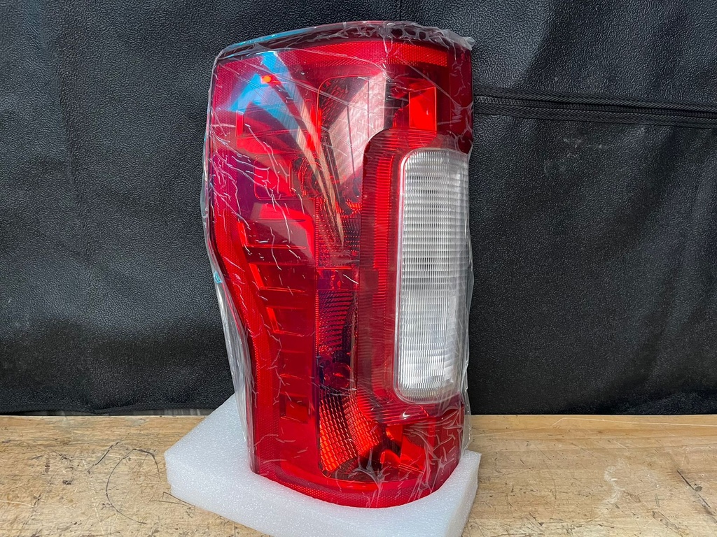 Luz  Trasera Izquierda para Ford F250 / F-350 Super Duty 2017-2019.