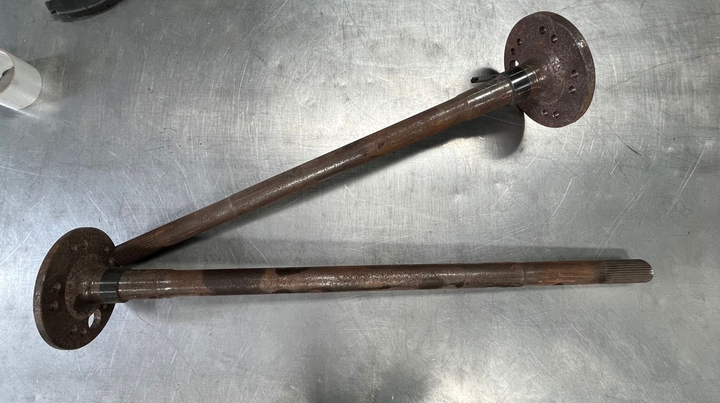 Ejes Traseros de 31 Estrías en Cromolio para Ford 9" (Eje Largo de 80.5mm / Eje Corto de 69.7mm)