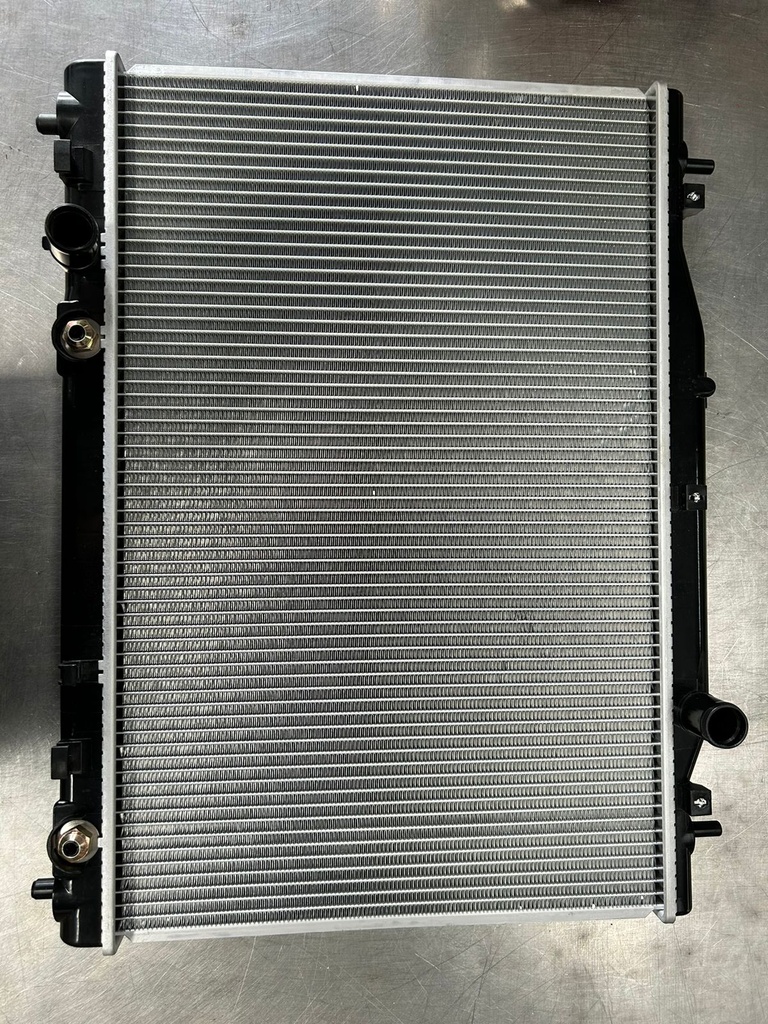 Radiador para Cadillac CTS 2004 al 2007 2.8L 3.6L 5.7L 6.0L