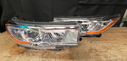 Luces Delanteras Cromadas / Proyector de Luz Toyota Highlander 2014-2016.