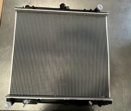 Radiador de 1 Fila para Nissan Frontier 4.0L 2005-2010 / Pathfinder 4.0L 2005-2012 / XTerra 4.0L 2005-2015.