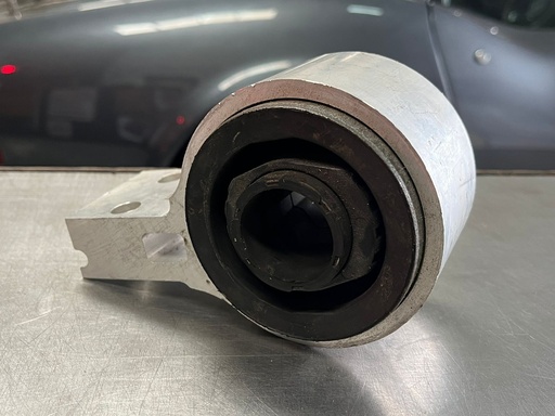 Bushing izquierdo inferior de tijereta delantera Ford Explorer 2011-2019