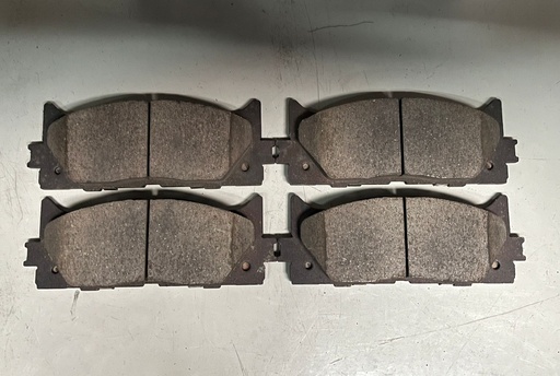 Pastillas Delanteras Fibra Carbon/Ceramica Toyota Camry 2007-2017 / Avalon 2008-2018 / Lexus ES300H 2013-2018 / ES350 2007-2018.