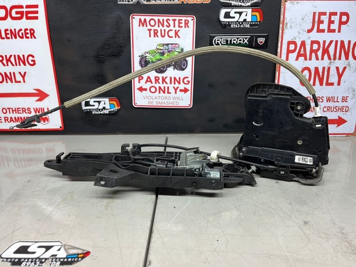 Cerradura de puerta Trasera Derecha Chevrolet Silverado 1500 2015-2019 / Suburban 2015-2020 / Tahoe 2015-2019 / GMC Sierra 1500 2014-2020 / GMC Yukon XL 2015-2019.(ORIGINAL USADO)