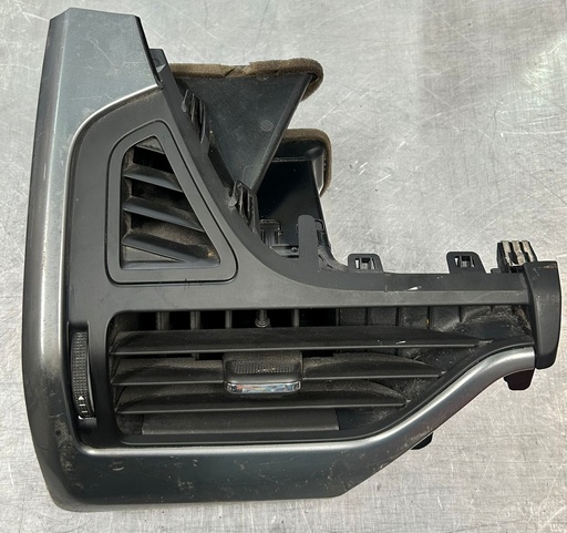 Rejilla de ventilación izquierda para Chevrolet Tahoe / Suburban 2015 al 2020 (imagen ilustrativa) (usado)