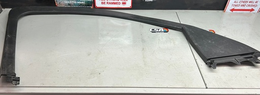 Moldura interior izquierda de ventana para Chevrolet Tahoe / Suburban 2015 al 2020 (usado)