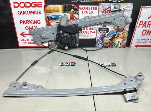Máquina de ventana delantera izquierda para Chevrolet Tahoe / Suburban 2015 al 2019 (usado)