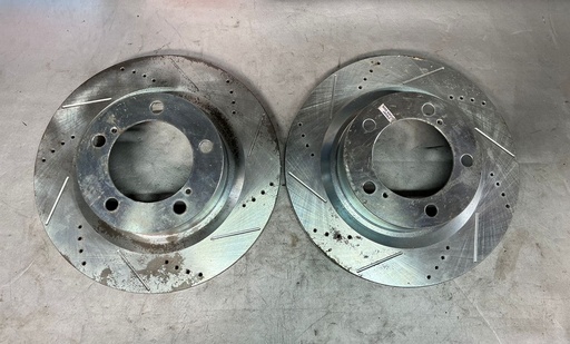 Discos Delanteros Perforados / Ventilados Toyota Tundra 2007-2021 / Sequoia 2008-2023 / Land Cruiser 2016-2021.