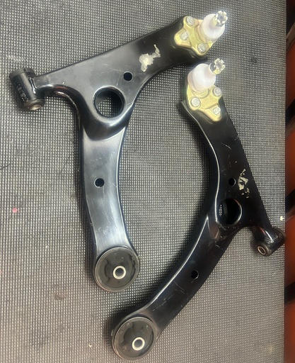 Tijeretas inferiores delanteras para Toyota Corolla 2003 al 2013 / Matrix 2003 al 2013