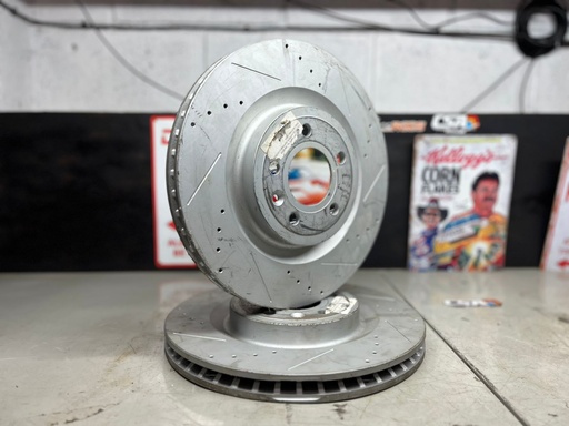 Discos Delanteros Ventilados / Perforados 335mm Ford Mustang 2007 al 2014.