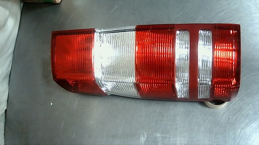 [I¿Luz  izquierda con detalle en la esquina superior derecha] Luces tras Mercedes Benz Sprinter Van 10/18