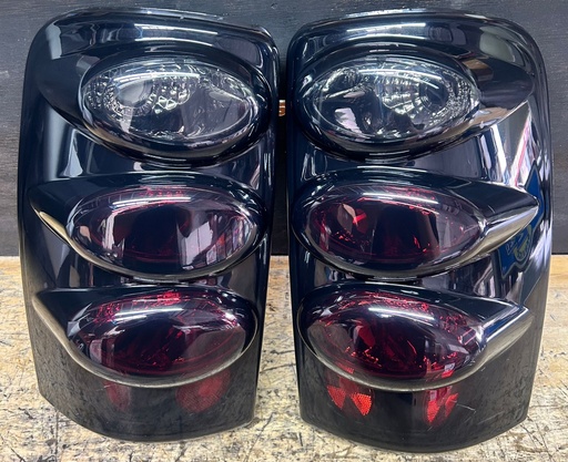 Luces traseras ahumadas para Chevrolet Tahoe / Suburban 2000 al 2006 / GMC Yukon 2000 al 2006