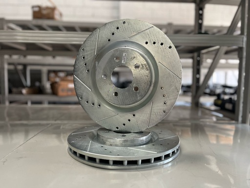 Pareja de discos de freno perforados ventilados para Ford Mustang 07/14