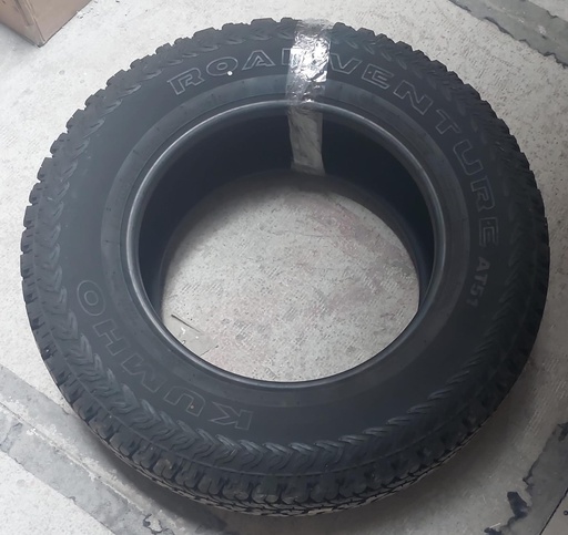 1 Llanta de kumho road venture at51 265/70 R18 124/121R
