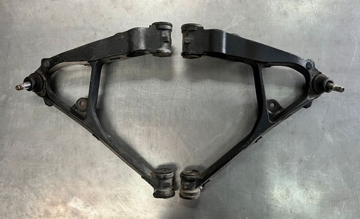 Tijeretas Delanteras Inferiores (USADAS) Chevrolet 4x4 Silverado Cheyenne 1999-2006 / Avalanche Z71 2002-2006 / Suburban 2000-2006