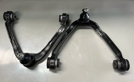 Tijeretas superiores para Silverado 1500 / Avalanche 1500 1999-2006 / Suburban / Tahoe 2001-2006 / GMC Sierra 1500 1999-2006 / Yukon 2000-2006.