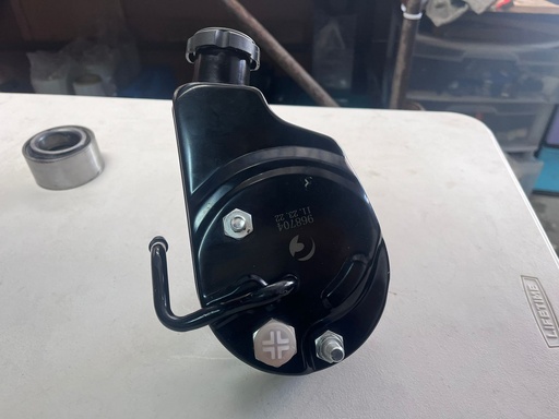 Bomba de Direccion Hidraulica Chevrolet GM 4.3L/262 - 4.8L/294 - 5.0L/305 - 5.3L/325 - 5.7L/350 - 6.0L/364 - 7.4L/454 de 1996-2007. (VERSION MEXICANA)