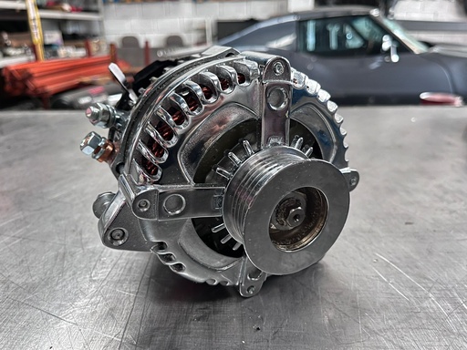 Alternador Cromado para Chevrolet (desplazamiento hacia la izquierda) 175A+AMP Activo / 145+AMP inactivo.