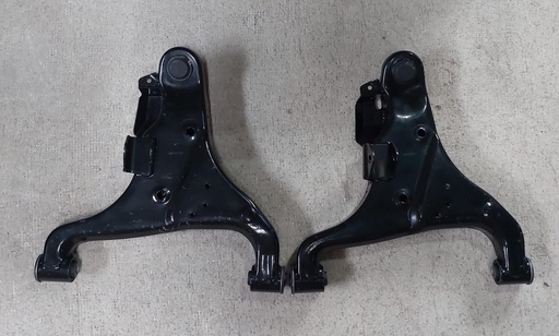 Tijeretas Delanteras Inferiores Nissan Armada 2005-2015 / Titan 2004-2015 / Pathfinder Armada 2004 / Infiniti QX56 2004-2010.