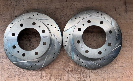 Discos Delanteros Perforados / Ventilados Chevrolet Silverado 2500HD 2001-2010 / 3500HD 2001-2006 / Express 2500 2021-2023 / Avalanche 2500 2002-2004.